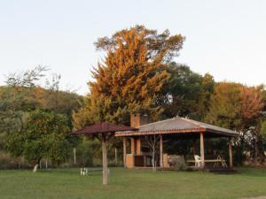 a gazebo with a picnic table in a field at Pousada La Vivienda in Santana do Livramento +7 photos