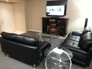 TV a/nebo společenská místnost v ubytování Sunrise Motel