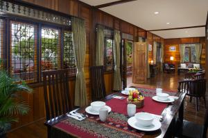 a dining room with a table with plates of food at Jambuluwuk Convention Hall & Resort Batu in Batu