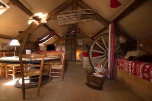 Postel nebo postele na pokoji v ubytování Gîte "Le Refuge" Dans un Domaine de 7ha Au Calme