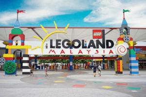 una señal para un parque de atracciones Legoland Malaysia en D'Pristine Theme Suite by Nest Home at LEGOLAND, en Nusajaya