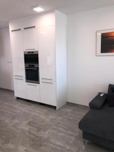 Χώρος καθιστικού στο Front Apartment