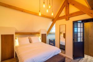 Un pat sau paturi într-o cameră la 't Goed ter Fintele
