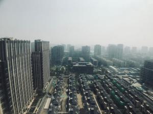 Nespecifikovaný výhled na destinaci Peking nebo výhled na město při pohledu z apartmánu