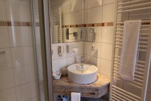Ένα μπάνιο στο Homeoffice & More - KRAL Hotels Erlangen +40 φωτογραφίες
