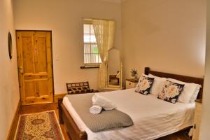 
a bedroom with a bed and a dresser at BIG4 Cape Jervis Accommodation & Caravan Park in Cape Jervis
