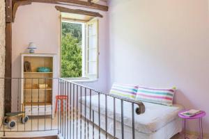 a small room with a bed and a window at Villa Rocca in Nikiana