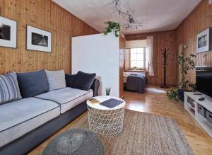 a living room with a couch and a table at Ferienwohnung Himmelberg 80m2 in der Altstadt und toll für Familien in Klagenfurt