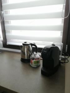 a tea kettle and a toaster sitting on a counter at Appartamento Monte Granatico 02 in SantʼAntìoco