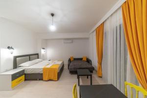 Postel nebo postele na pokoji v ubytování F48 Homes