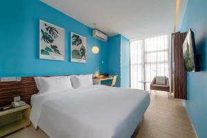 TV a/nebo společenská místnost v ubytování Shenzhen Dongmen Colour Hotel + 27 fotografií
