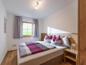 A bed or beds in a room at Bergappartements Reithammer - Ellmau
