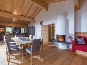 a kitchen and dining room with a table and a fireplace at Bergappartements Reithammer - Ellmau in Ellmau