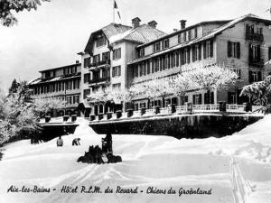 a black and white photo of a building in the snow at MONT BLANC 20 LE REVARD in Pugny-Chatenod