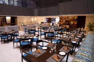 Restaurace v ubytování Royal Orchid Golden Suites Pune