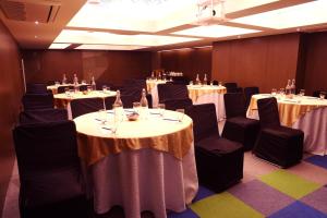 Restaurace v ubytování Royal Orchid Golden Suites Pune