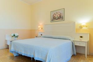 Postel nebo postele na pokoji v ubytování Hotel Riviera