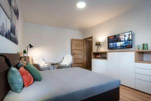 Postel nebo postele na pokoji v ubytování FLEXIHOME sk - Bellova - Brand New - Neftflix - Private Parking