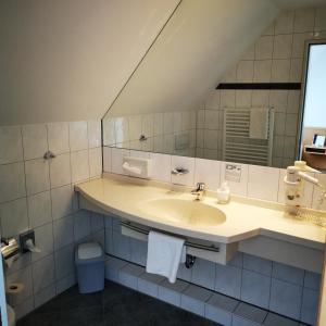 Ein Badezimmer in der Unterkunft Etzhorner Krug