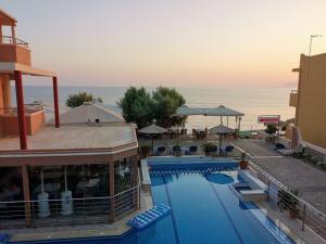 Bazén v ubytování Kato Stalos Mare nebo v jeho okolí