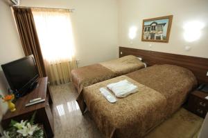 Ένα ή περισσότερα κρεβάτια σε δωμάτιο στο Hotel Kratis