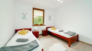 Ένα ή περισσότερα κρεβάτια σε δωμάτιο στο Apartamenty EverySky - Boczna