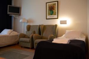 Łóżko lub łóżka w pokoju w obiekcie Hotelli Peltohovi