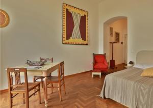 Posteľ alebo postele v izbe v ubytovaní Amazing Sea View in Historic Building in Downtown by Wonderful Italy