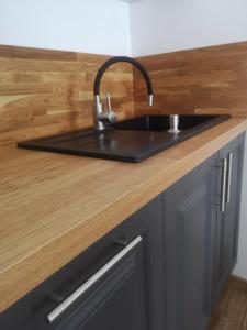 Kuchyň nebo kuchyňský kout v ubytování Apartamenty Lawendowy Zakątek 4