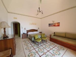 Un pat sau paturi într-o cameră la Villa Celentano
