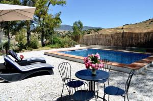 Swimmingpoolen hos eller tæt på Casa de las Cañas / Castellanos