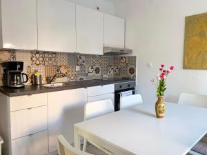 Kuchyňa alebo kuchynka v ubytovaní Apartment GardenView - New!