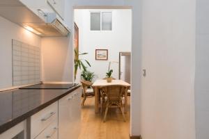 A kitchen or kitchenette at Celia House