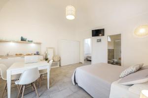 Le Volte Procida Home的厨房或小厨房