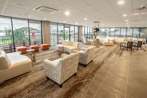 Bask Hotel at Big Rock Landing的休息区