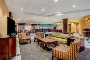 Imagem da galeria de La Quinta Inn & Suites Bel Air em Bel Air