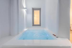 Foto dalla galleria di Eternity Suites Santorini a Firà