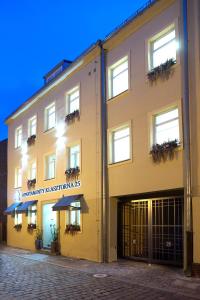 Budova, v ktorej sa apartmánový hotel nachádza