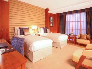 Giường trong phòng chung tại La Cigale Hotel Managed by Accor