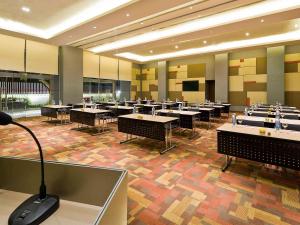 ibis Nashik - An Accor Brand餐厅或其他用餐的地方