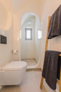 Bagno di Eternity Suites Santorini