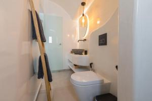 Bagno di Eternity Suites Santorini