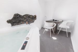Foto dalla galleria di Eternity Suites Santorini a Firà