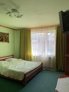 Postel nebo postele na pokoji v ubytování Вишиванка