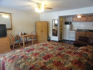 a bedroom with a large bed and a kitchen at Grand Rapids Inn in Grand Rapids