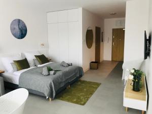 Posteľ alebo postele v izbe v ubytovaní Aquamarina Prima - Beach - Free garage