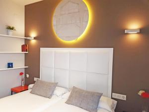 Apartamentos Caballerizas Granada con parking gratuito en ...