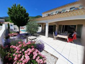 Το κτήριο όπου στεγάζεται  η παραθεριστική κατοικία