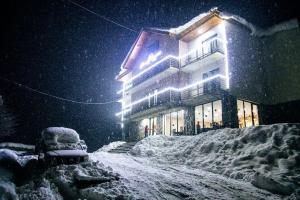 Hotel Mountain Mestia durante l'inverno