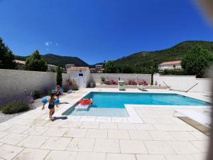 two children playing in a swimming pool at villa-castellane in Castellane